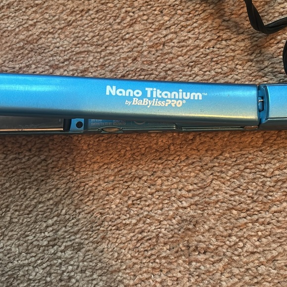 BaBylissPRO Nano Titanium Flat Iron - Picture 2 of 4